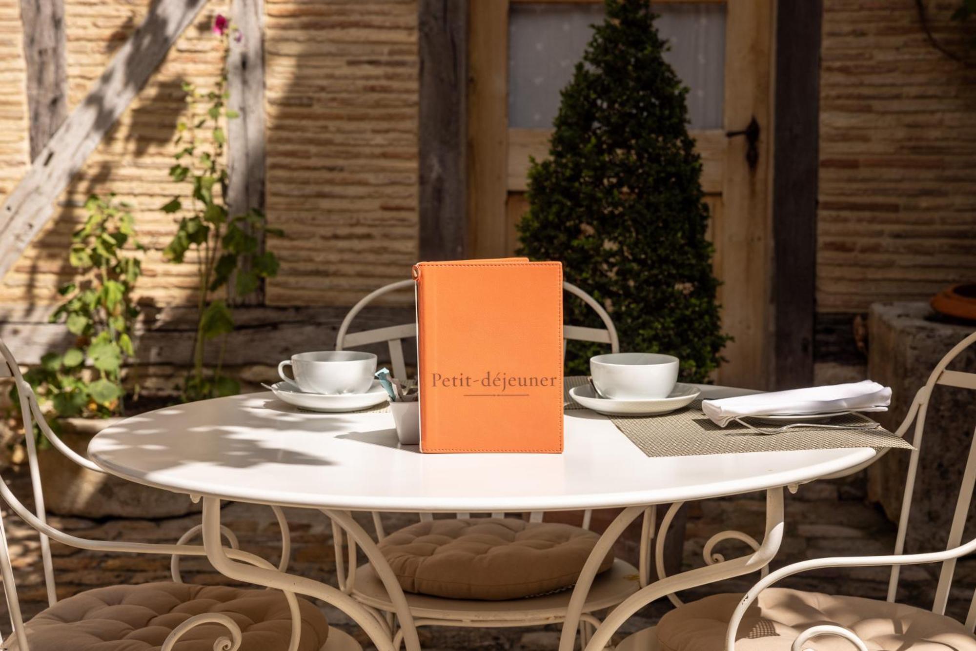 Le Champ Des Oiseaux Hotel & Spa Троа Екстериор снимка