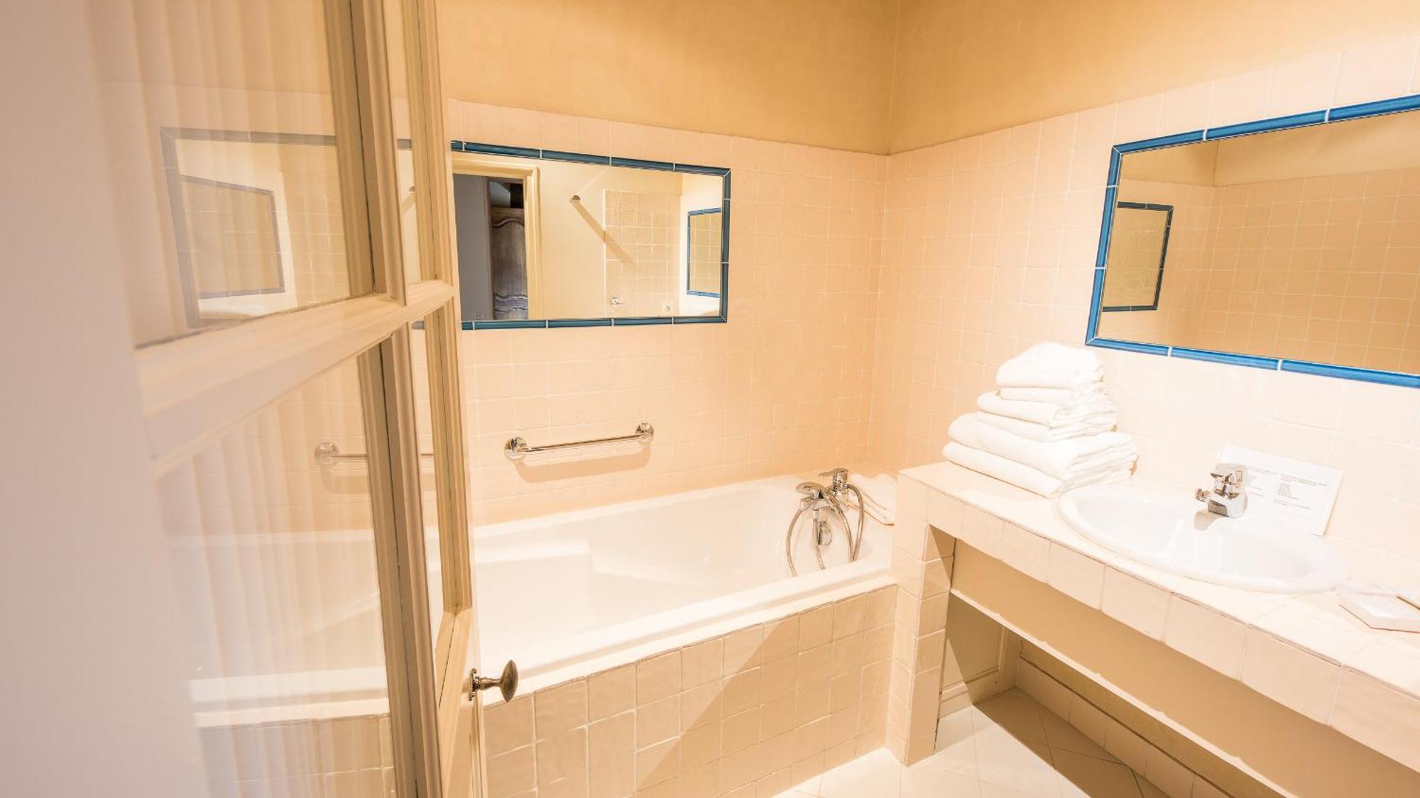 Le Champ Des Oiseaux Hotel & Spa Троа Екстериор снимка